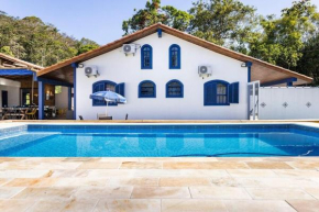 CASA PARATY · linda piscina, bilhar, campo de futebol, em condomínio